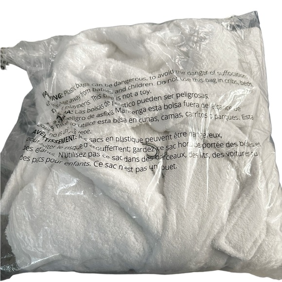 NWT COCUS POCUS Brrrr It's Cold in Here Plush Bathrobe - O/S - Picture 4 of 4